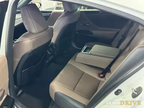 2023 Lexus ES 4