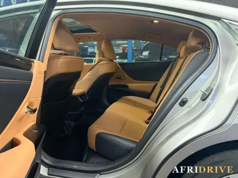 2023 Lexus ES 7