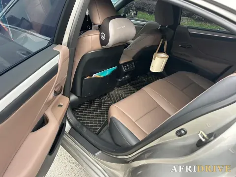 2025 Lexus ES 4