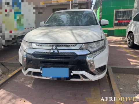 2021 Mitsubishi Outlander 2