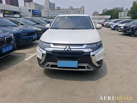 2020 Mitsubishi Outlander 2