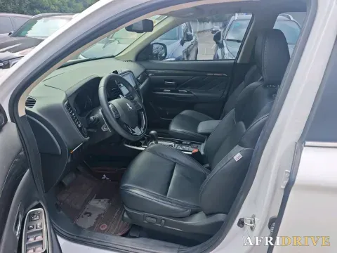 2020 Mitsubishi Outlander 4