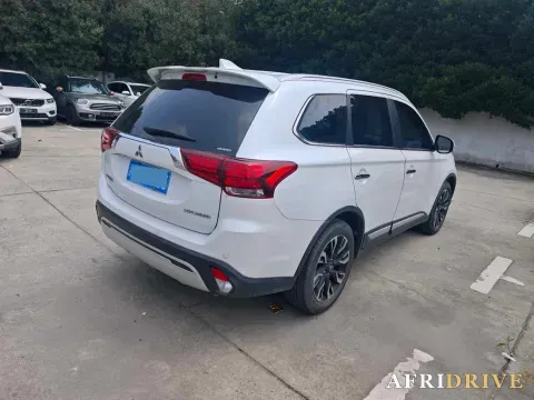2020 Mitsubishi Outlander 6