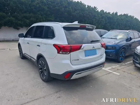2020 Mitsubishi Outlander 7
