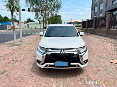2021 Mitsubishi Outlander 2