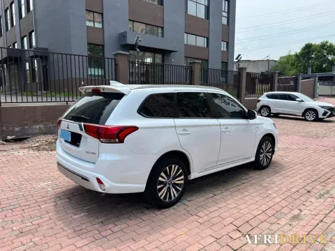 2021 Mitsubishi Outlander 4