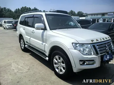 2016 Mitsubishi Pajero 2