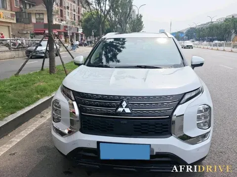 2023 Mitsubishi Outlander 2