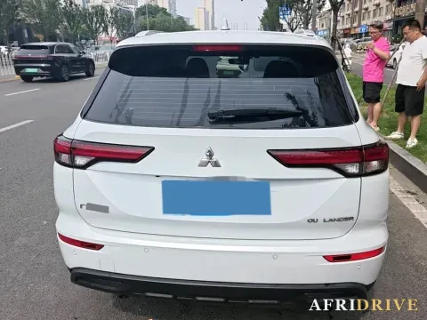 2023 Mitsubishi Outlander 4