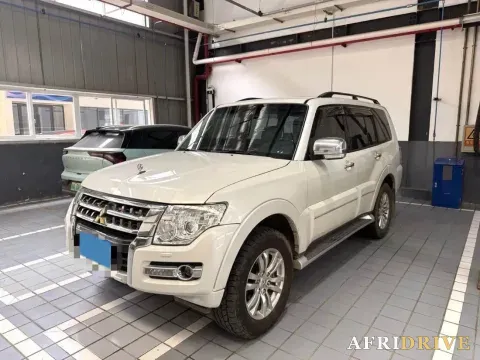 2018 Mitsubishi Pajero
