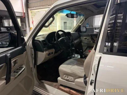 2018 Mitsubishi Pajero 2