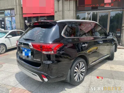 2021 Mitsubishi Outlander 2