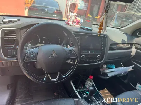2020 Mitsubishi Outlander 4