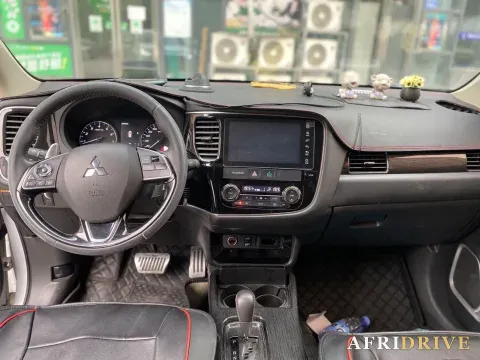 2019 Mitsubishi Outlander 4