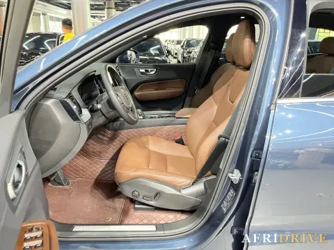 2025 Volvo XC60 4