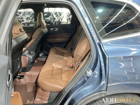 2025 Volvo XC60 6