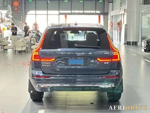2025 Volvo XC60 8