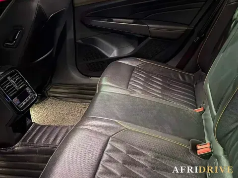 2019 Volvo V40 6