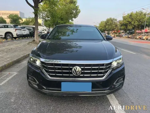 2019 Volvo V40 2