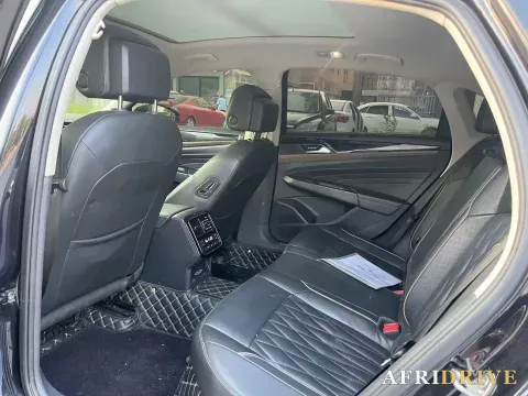 2019 Volvo V40 6