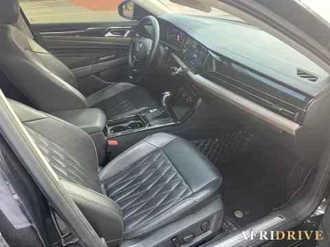 2019 Volvo V40 7