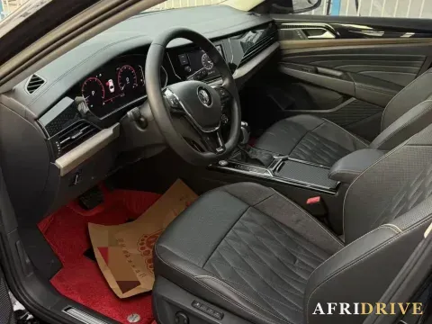 2019 Volvo V40 2
