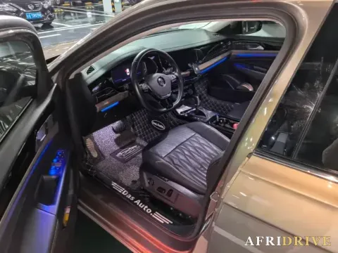 2019 Volvo V40 2