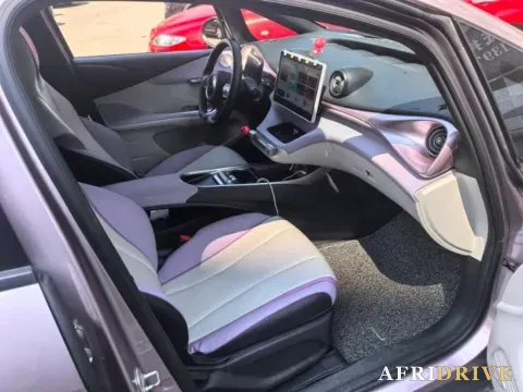 2021 Ford Escort 8