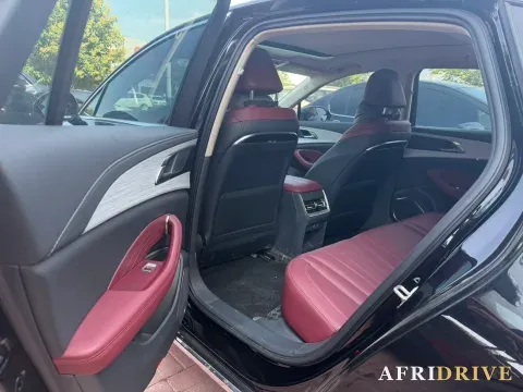 2025 HongQi H5 6