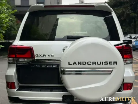 2022 Toyota Land Cruiser 8