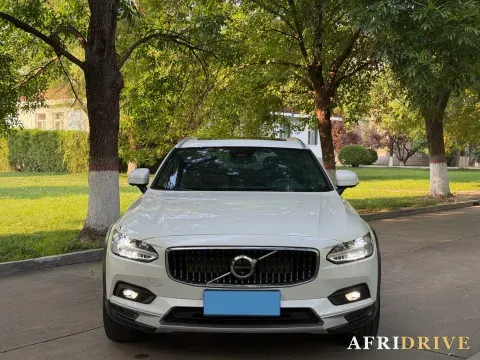 2023 Volvo V90 2