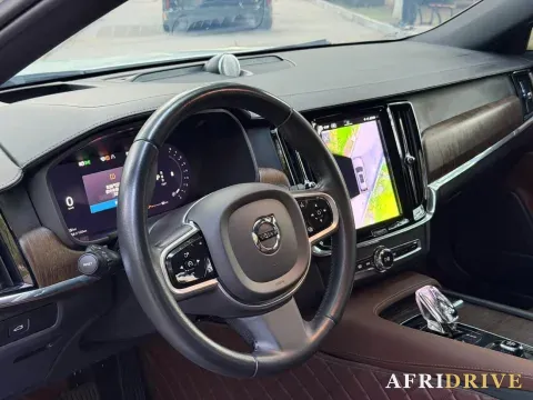 2023 Volvo V90 4
