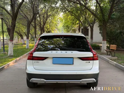 2023 Volvo V90 8