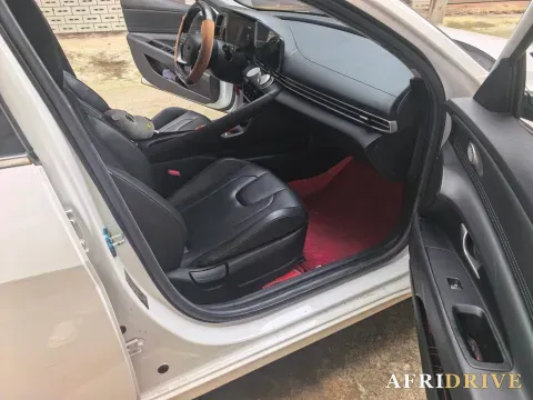 2021 Hyundai Elantra 4