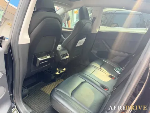 2022 Tesla Model Y 4