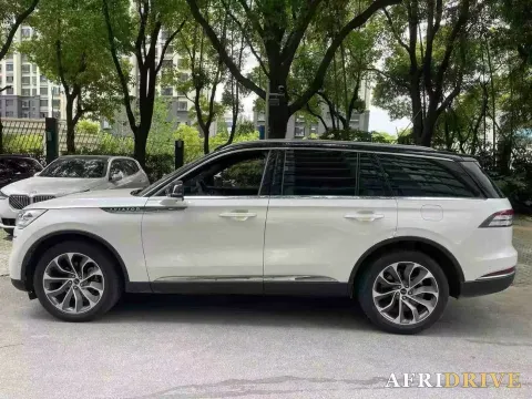 2020 Lincoln Aviator 2