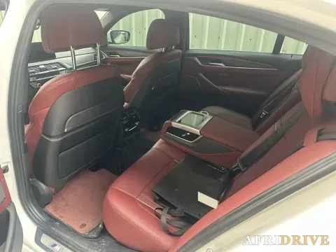 2022 BMW 5 Series 3