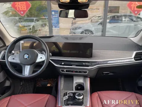 2023 BMW X5 8