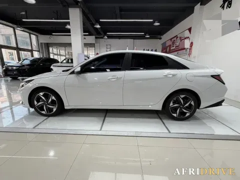 2022 Hyundai Elantra 4
