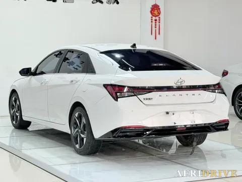 2022 Hyundai Elantra 5