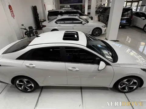 2022 Hyundai Elantra 8