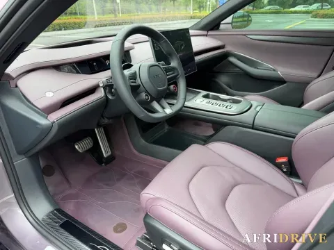 2024 MI SU7 4