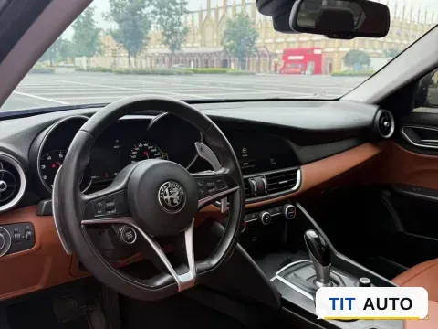 2017 Alfa Romeo Giulia 6