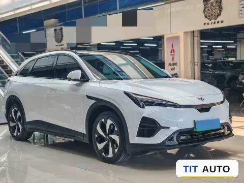 2025 ARCFOX αT5 2