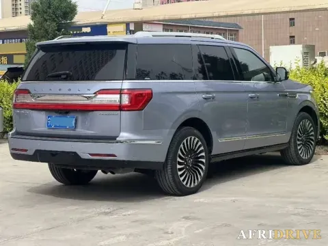 2019 Lincoln Navigator 7