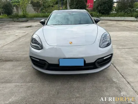 2021 Porsche Panamera 2