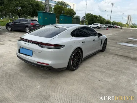 2021 Porsche Panamera 8