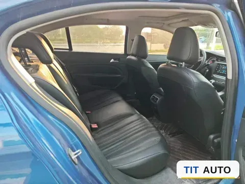 2018 Peugeot 408 6