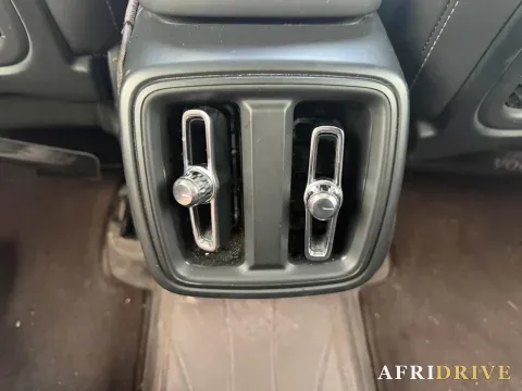 2024 Volvo XC40 6