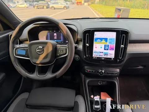 2024 Volvo XC40 8